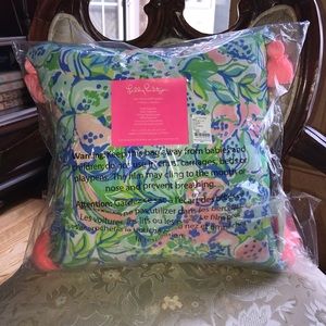 NWOT Lilly Pulitzer Pillow in Multi Feline Good